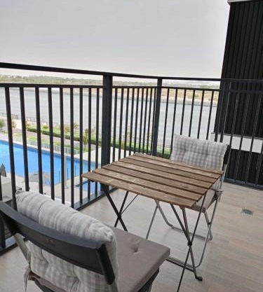 Yas Canal 1 Luxury Apartment by the Canal Near F1