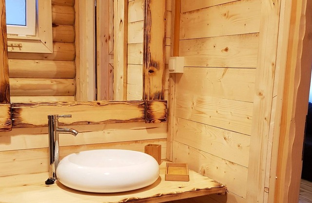 Year-round log cabin with sauna & jacuzzi in Jastrzębia Góra