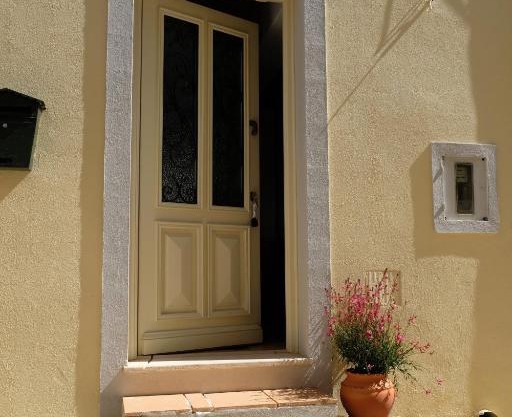 Yellow House - Checkinhome