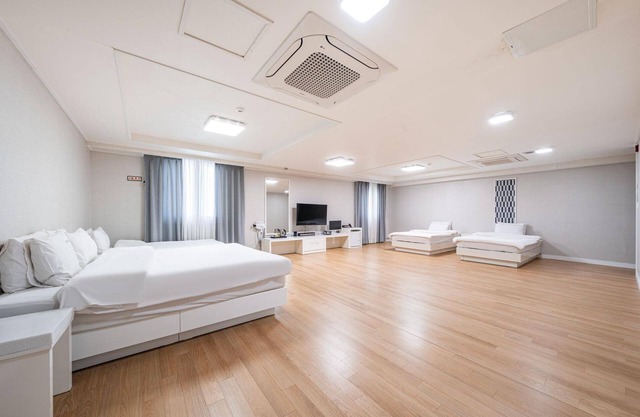 Yeonggwang The One Hotel