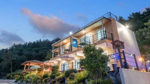 Yeosu Eoneumeosjinnal Pension