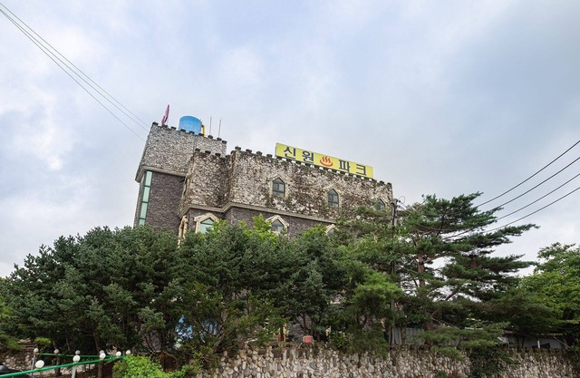 Yesan Shinwon Parktel