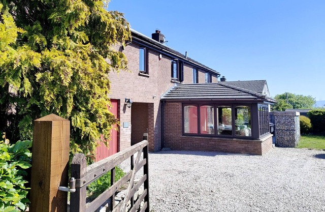 YEWTREE HOUSE, pet friendly, with hot tub in Askham, Cumbria