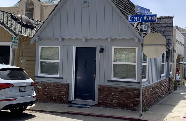 You are in the Heart of the Capitola Village! 16-092