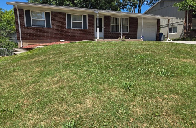 You're welcome 3-bedroom single level house in marvelous Maryland Heights