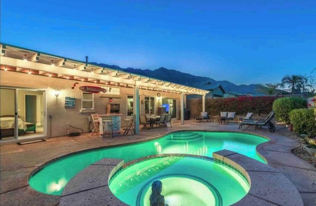 Your 4-bedroom Oasis: pool, spa, gym, and more