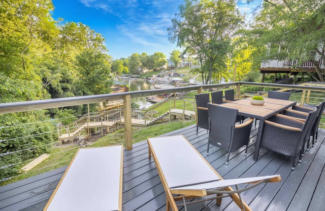 Your adventure at the Lake. 9 Mi from the Ark Encounter, breathtaking view.