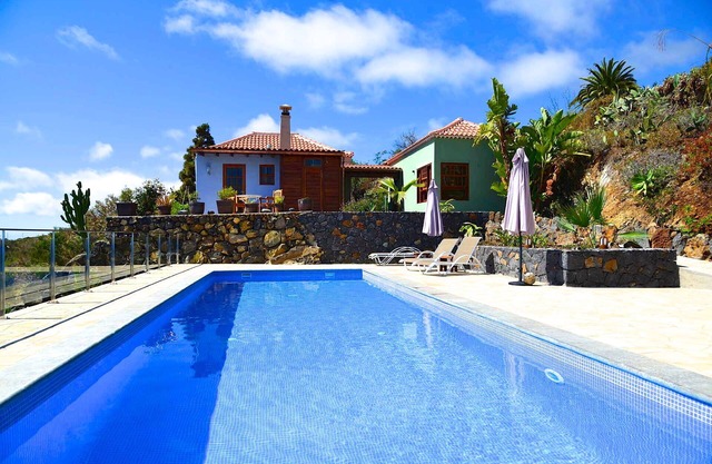 Your dream villa with 180 ° sea view, 12-meter private pool, fireplace and wellness bath