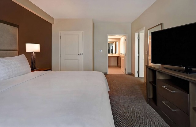 Your Home Away From Home! Full Kitchen, Swimming Pool, Pets Allowed!