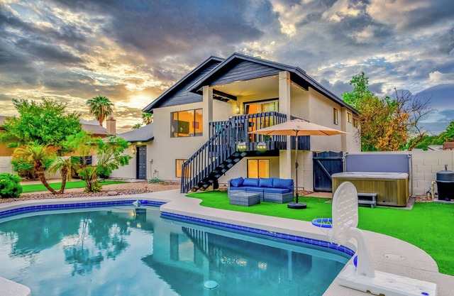 Your Home Away from Home: Pool, Games, Hot Tub, Western, BBQ, Lux Home, Family