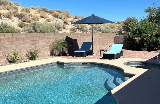 Your Home Away From Home in the Sunshine! Minutes from great amenities.