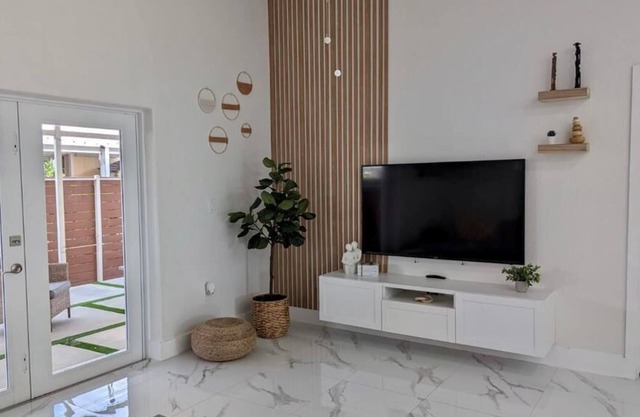 Your own home in Hialeah!