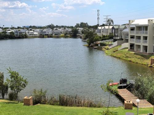 Your Perfect Escape with Breathtaking Lake Views