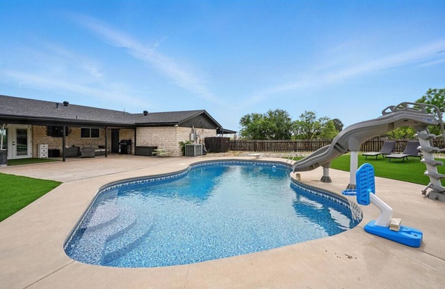 ☀️Your Perfect Family Retreat! 5BR Home w/Private Pool and Great Yard!