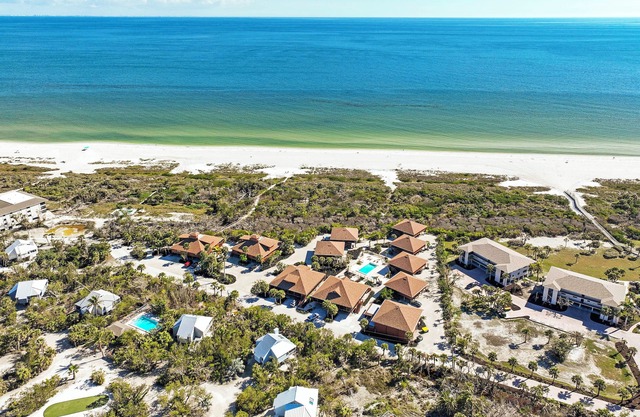 Your Perfect Getaway Awaits: Charming Sanibel Island villa with private beach - Signal Inn 11