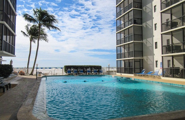 Your Piece of Paradise! Super 2B/2B Beachfront Condo At Island Winds, Heated Pool, Tennis, WiFi