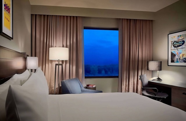 Your Relaxing Getaway Awaits! Outdoor Pool Available, Free Parking!