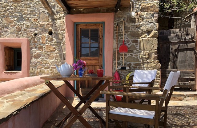 ZARTA, a Cosy Stone Village House with Splendid View