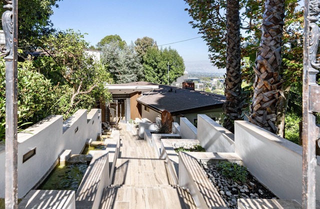 Zen Villa @ Hollywood Hills, Los Angeles by Universal Studion