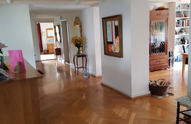 ZH Freiestr.: 3 lg. BR, 3 full BA, washer/dryer, elegant, bright Apt. for 6 - 7