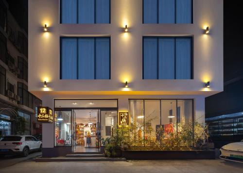 Zhangjiajie Twelve Warm Inn-Near the Tianmen mountain cableway station- Ticket reservation