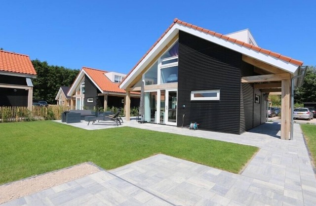 Zonnedorp 26 holiday villa near the beach with park animation