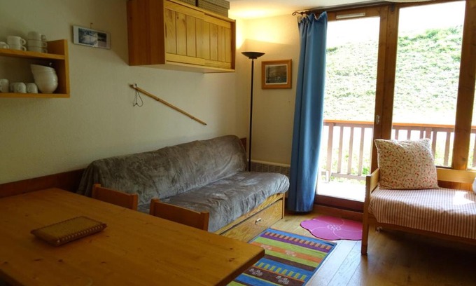 Vallandry Apartment | À 50m des remontées mécaniques: 2 pièces avec terrasse, lave-linge, TV, et casier à skis - FR-1-411-528