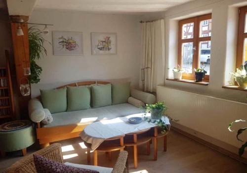 Quentel Apartment | Ältestes Haus in Quentel - Ferienwohnung 1 mit kleinem Garten