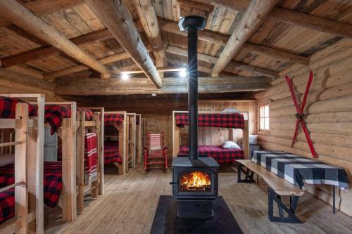Saint-Simeon Ski Chalet | ÖBois Charlevoix - Le Refuge