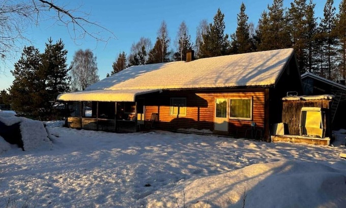 Ostavall House | Östavall, Skogsvägen 20. Bungalow