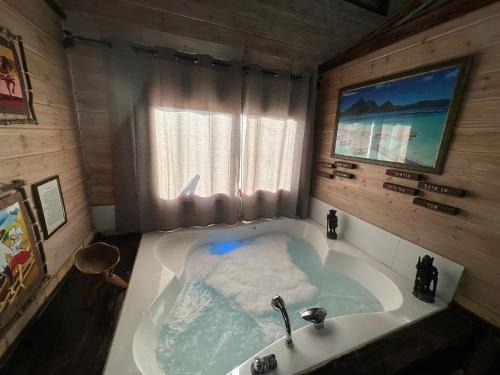 Bruchim Qela' Alon Cabin | בורקאי - בקתות פיליפיניות עם בריכה פרטית