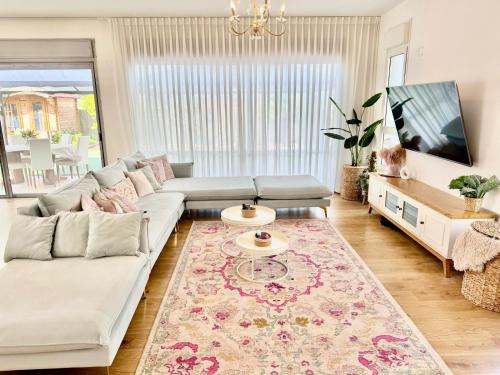 Gidona Apartment | שלווה בגלבוע - וילה מהממת עם ג'קוזי ובריכה בגדעונה