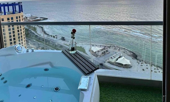 Ash Shati Apartment | داماك الكورنيش جدة الجناح الذهبي Damac tower jeddah