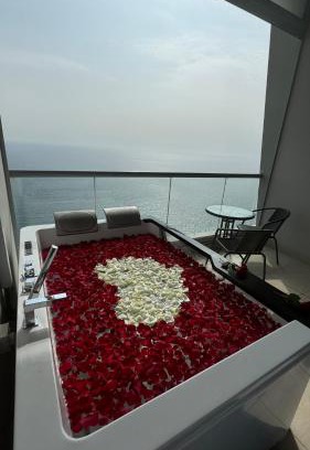 Ash Shati Apartment | شقق بإطلالة بحرية في برج داماك جدة