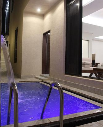 Riyadh Villa | فيلا مكونة من 3 غرف نوم و مجلس و صالة و مطبخ وغرفة عاملة و مسبح تفتح الغرف حسب عدد النزلاء