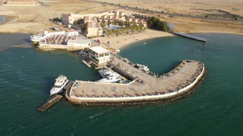 Yanbu Resort | منتجع شاطئ الدولفين للإيواء السياحي