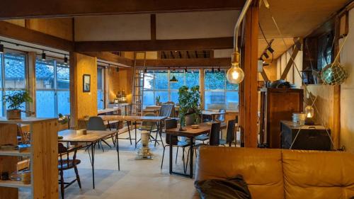 Geisei-mura House | コワーキングスペース kuzume Base ゲストハウス TOMARUKU