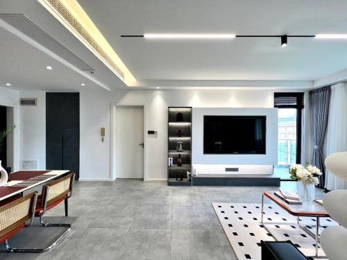 Huangpu Apartment | 上海外滩旁的二房公寓