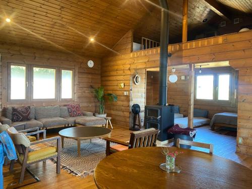 Awaji House | 海を眺めるログハウス カマカーマAwaji