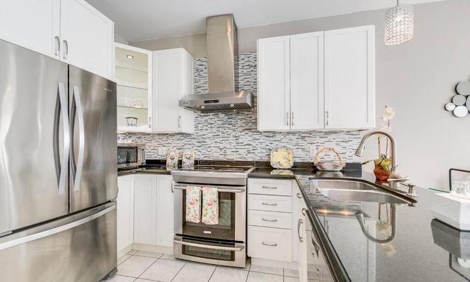 West Oak Trails Villa | 红叶飘飘秋季在16mile 峡谷拥有Sauna room 的美丽独栋别墅