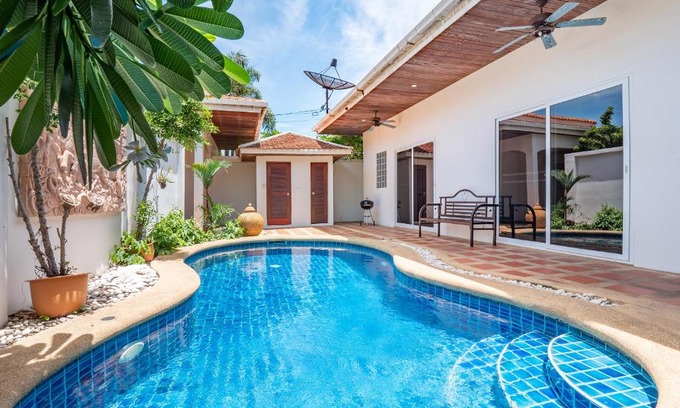 Jomtien Villa | 长住优惠-芭提雅市中心2卧泳池别墅，近网红悬崖餐厅Sky gallery步行街