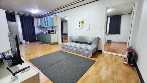 Namsan-dong Villa | 반월당 스테이션 #1