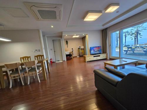 Songpo-ri Apartment | 아쿠아리우스