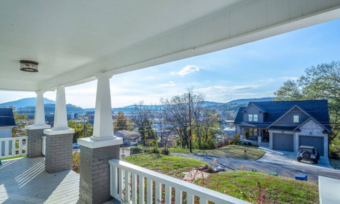 Northside House | 06) Views/Downtown/Extremely nice neighborhood