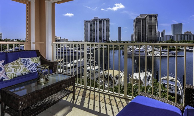 Aventura Condo | 1/1 Intercostal view @ The Yacht Club At Aventura