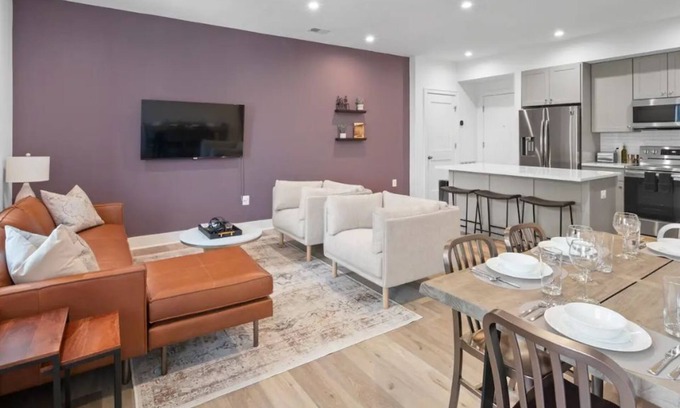 Old Town Alexandria Apartment | 1/2 Block from King Street, Elegant Old Town Oasis ~ King Bed♛ ~ Free Parking