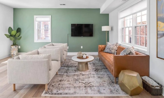 Old Town Alexandria Apartment | ★1/2 Block to King Street, King Bed ~ Free Parking★