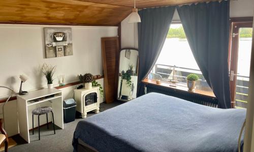 Municipality of Kaag en Braassem House | 1-2 pp ROOM AMS Airport great view lake