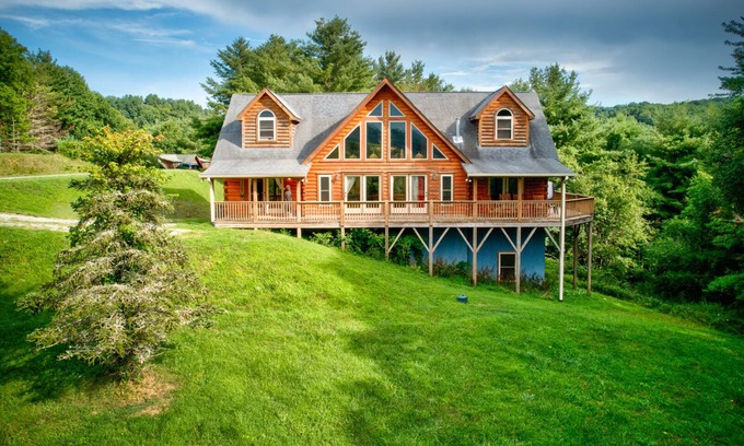 Vilas Cabin | 1 Awesome Skyview - Spectacular log home with hot tub and top of the line amenities!