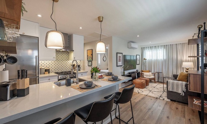 Santa Ana Apartment | 1-Bd 1-Bth Apt, Disney & Anaheim Conv Ctr in 10 Mins! Full Kitchen & Outdr Space